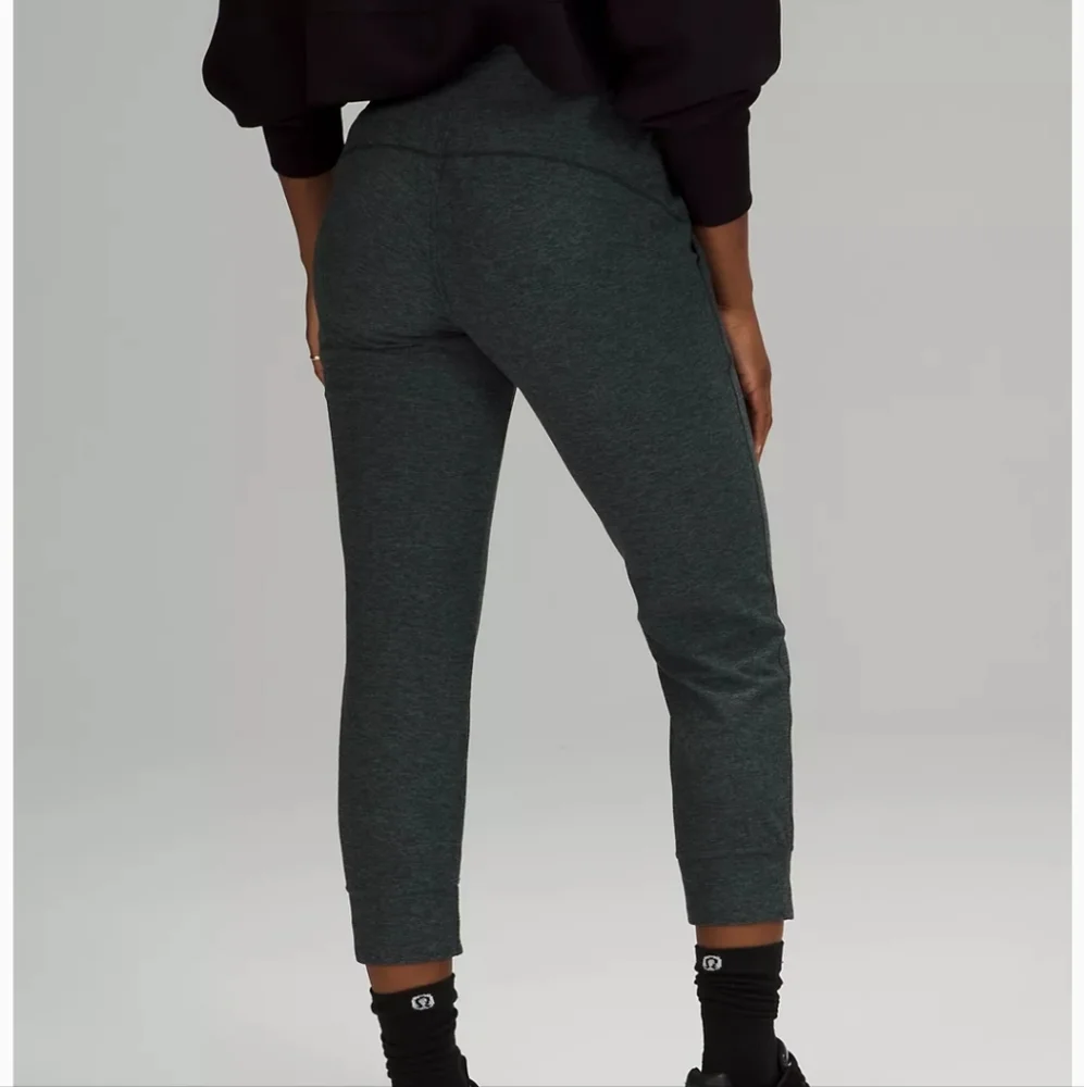 Jogger Crop - Picture 3 of 8